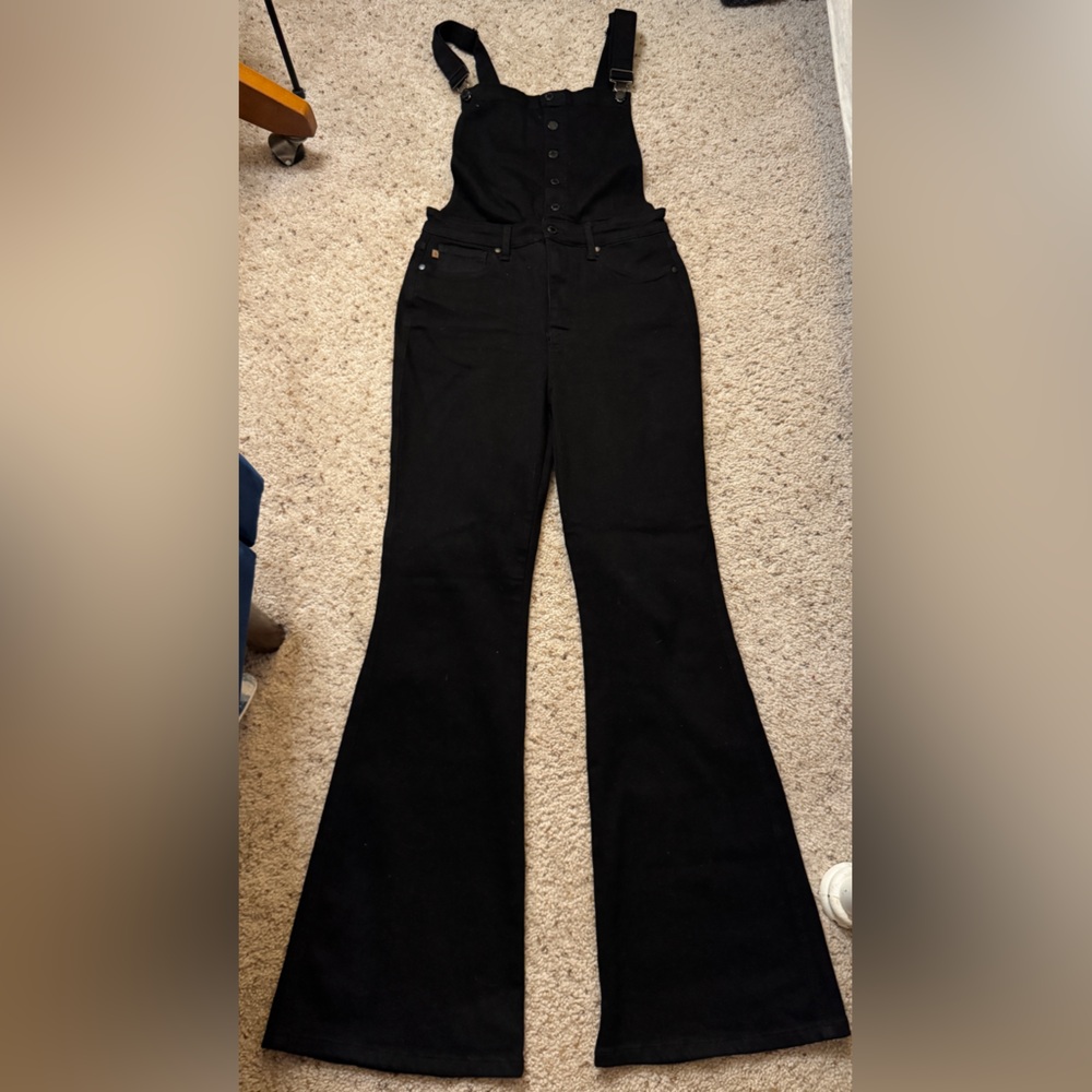 Black flare overalls. Judy Blue